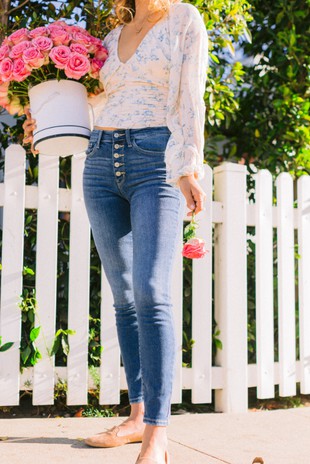 HIGH RISE BUTTON FLY SKINNY JEANS