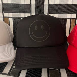 HAPPY FACE TRUCKER HAT-BLACK