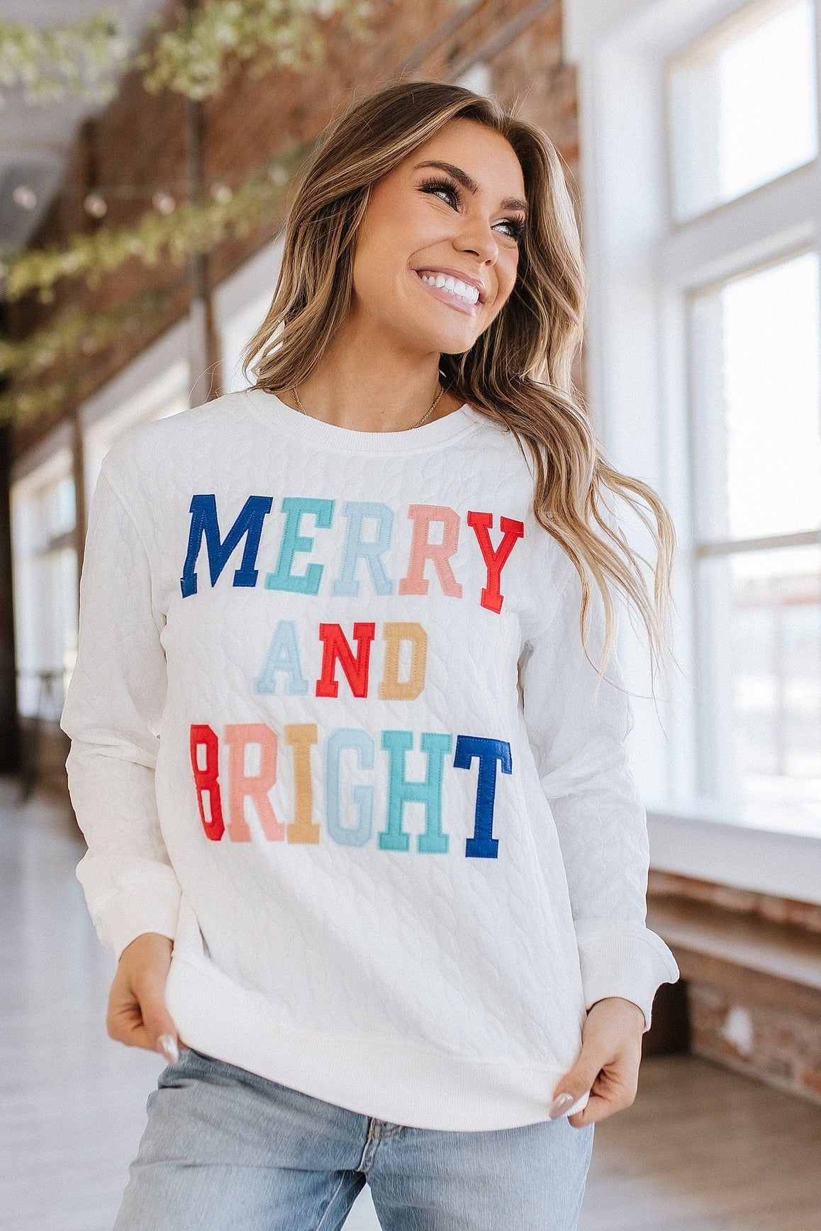 MERRY & BRIGHT PULLOVER