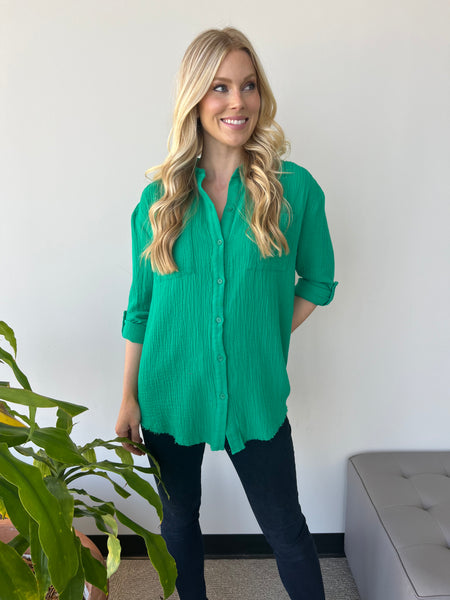 THE SIMPLE LINEN TOP-GREEN